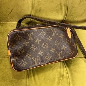 Louis Vuitton POCHETTE MARLY BANDOULIERE